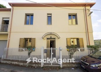 Facciata - Villa viale Vincenzo Gattoleo, 127, Catanzaro - foto 8