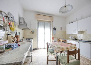 Cucina - Trilocale salita Sella, Genova (zona Apparizione) - foto 13
