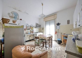 Cucina - Trilocale salita Sella, Genova (zona Apparizione) - foto 15