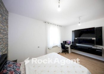 Camera da letto - Three-room apartment via Monte Grappa, 3, Mignanego - photo 17