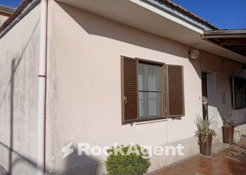 Facciata - Villa via Carrara 9, Latina - foto 2