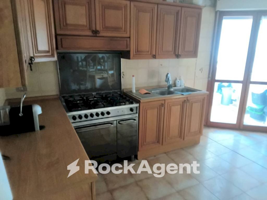 Cucina - Appartamento via Agesidamo, Locri - foto 1