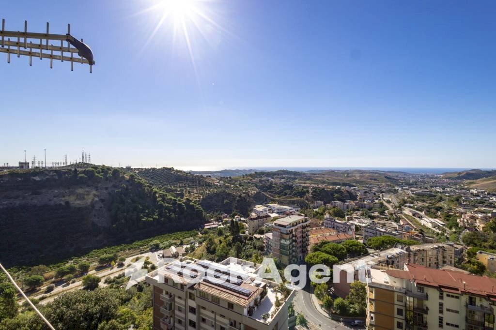 Vista - Quadrilocale via Francesco Cilea, 25, Catanzaro - foto 2