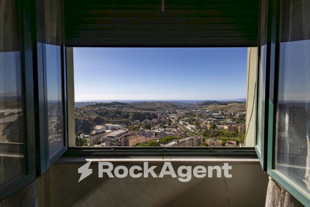 Vista - Quadrilocale via Francesco Cilea, 25, Catanzaro - foto 3