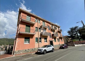Trilocale V. di Pino, Genova (zona Molassana) - foto 1