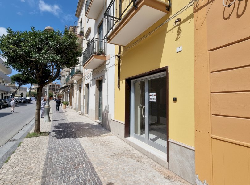 Locale Commerciale Mondragone - foto 1