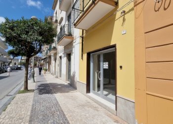 Locale Commerciale Mondragone - foto 1
