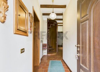 Hall / corridoio - Casa indipendente Stda Crotesi
 
39, Casteggio - foto 3