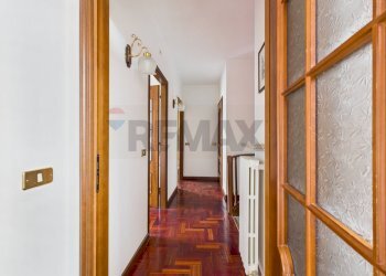 Hall / corridoio - Casa indipendente Stda Crotesi
 
39, Casteggio - foto 14