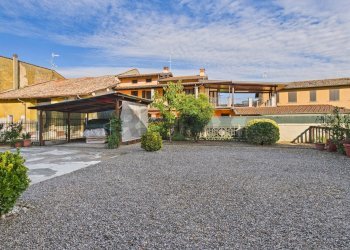 Cortile - Casa indipendente FRAZIONE BOTTAROLO
 
4, Barbianello - foto 2