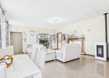 Soggiorno - Casa indipendente FRAZIONE BOTTAROLO
 
4, Barbianello - foto 3