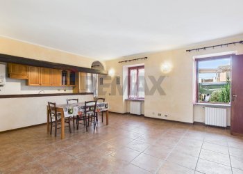 Sala da pranzo - Casa indipendente FRAZIONE BOTTAROLO
 
4, Barbianello - foto 30