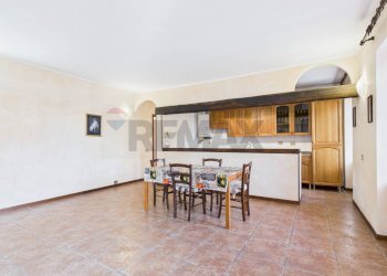 Sala da pranzo - Casa indipendente FRAZIONE BOTTAROLO
 
4, Barbianello - foto 31