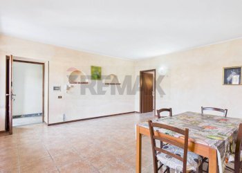 Sala da pranzo - Casa indipendente FRAZIONE BOTTAROLO
 
4, Barbianello - foto 32