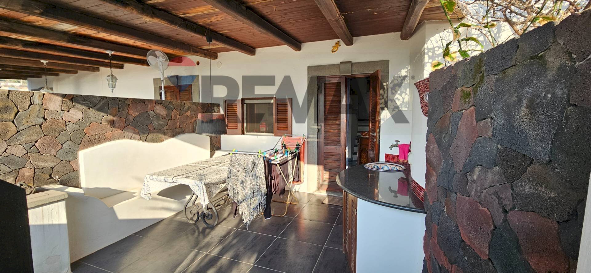 Sala da pranzo - Villa a Schiera Via Giuseppe Picone
 
snc, Lipari - foto 2