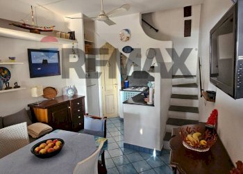 Sala da pranzo - Villa a Schiera Via Giuseppe Picone
 
snc, Lipari - foto 5