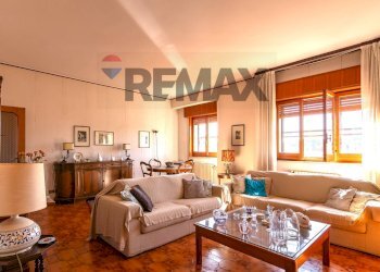 Salone - Appartamento Via Archimede
 
5, Caltagirone - foto 15