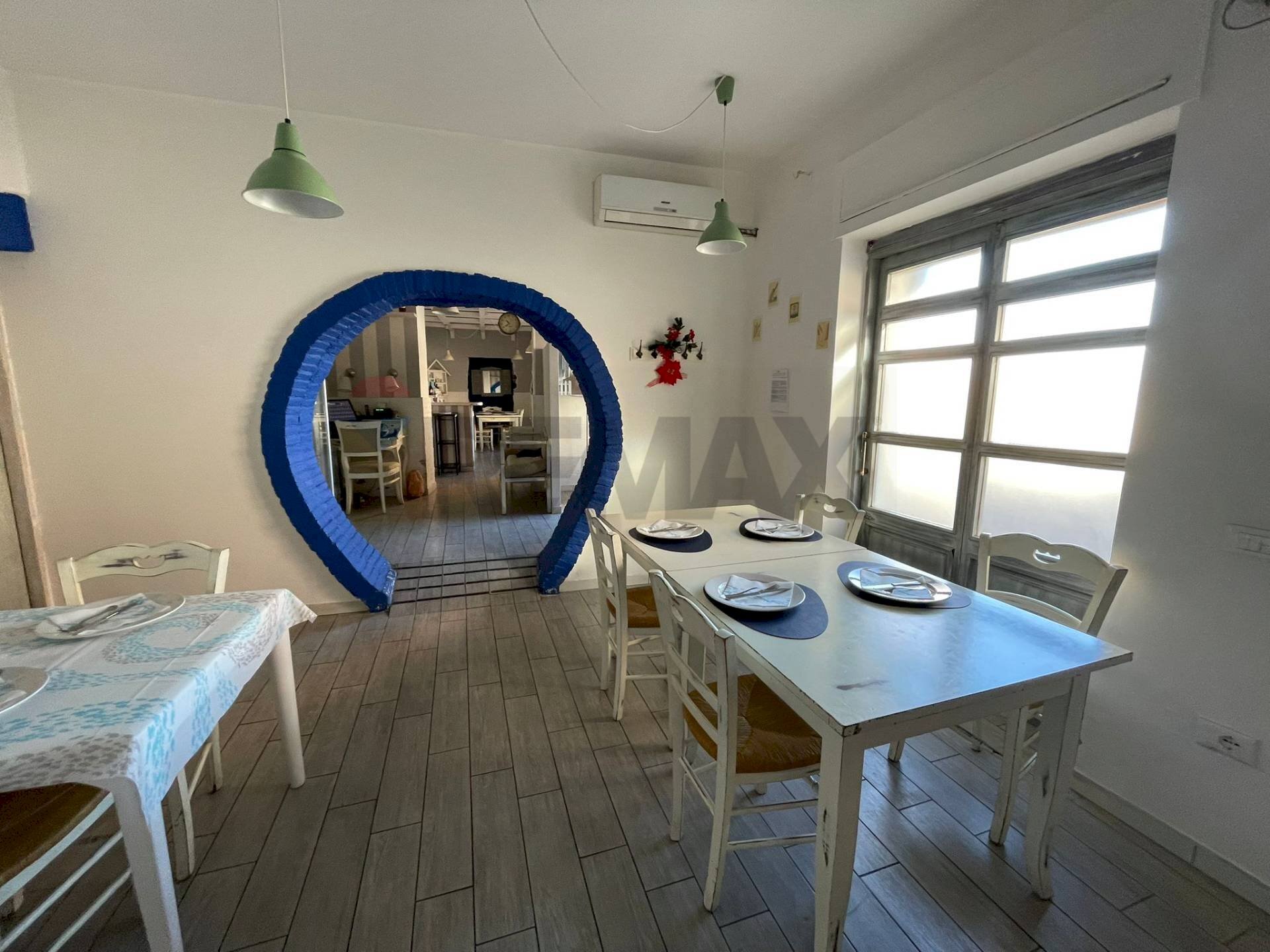 Sala da pranzo - Attività Commerciale Via Lucania
 
41, Corigliano-Rossano - foto 3