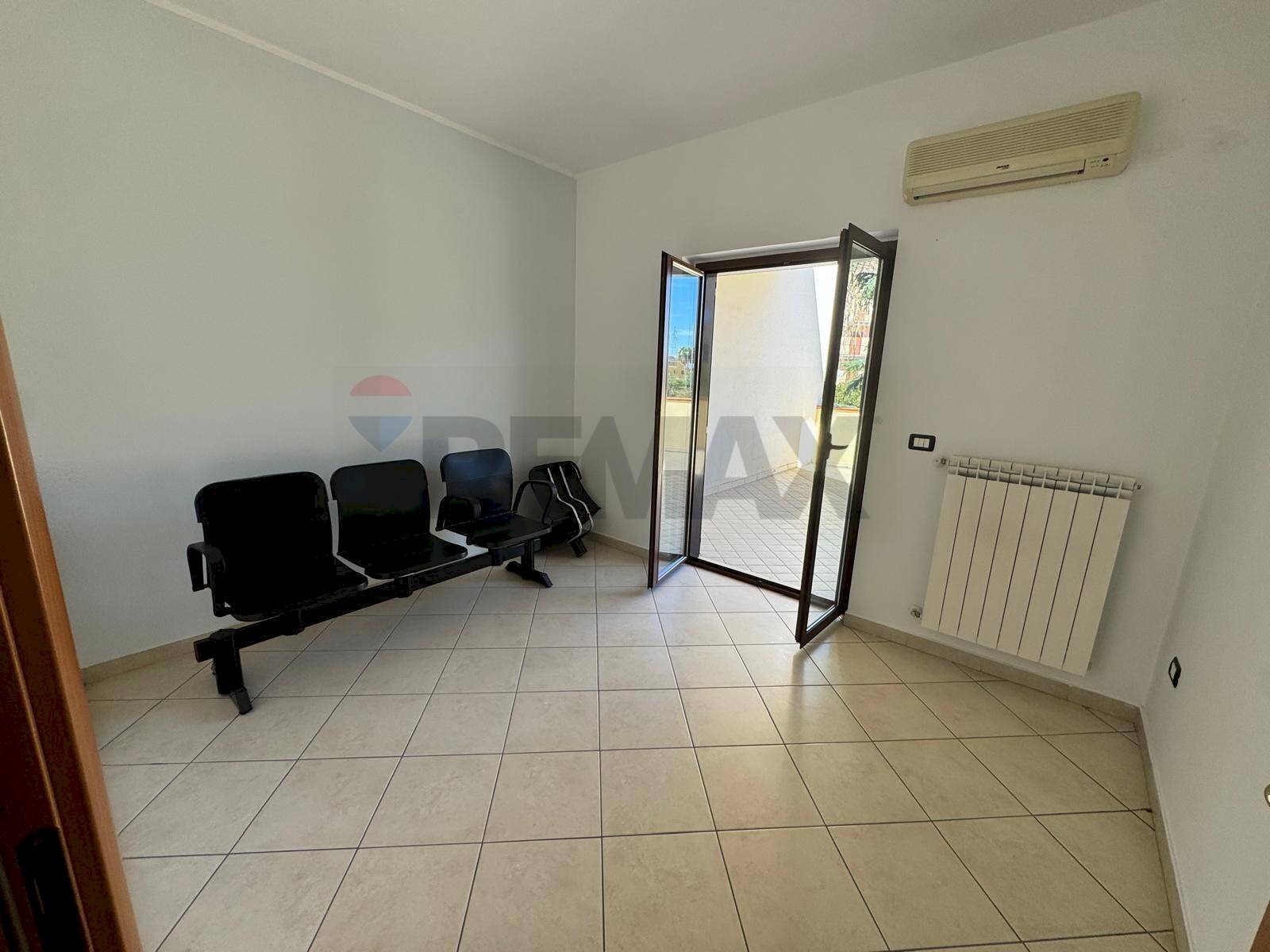 Stanza vuota - Ufficio VIA SANTO STEFANO SN
 
SN, Corigliano-Rossano - foto 2