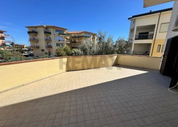 Terrazza - Ufficio VIA SANTO STEFANO SN
 
SN, Corigliano-Rossano - foto 3