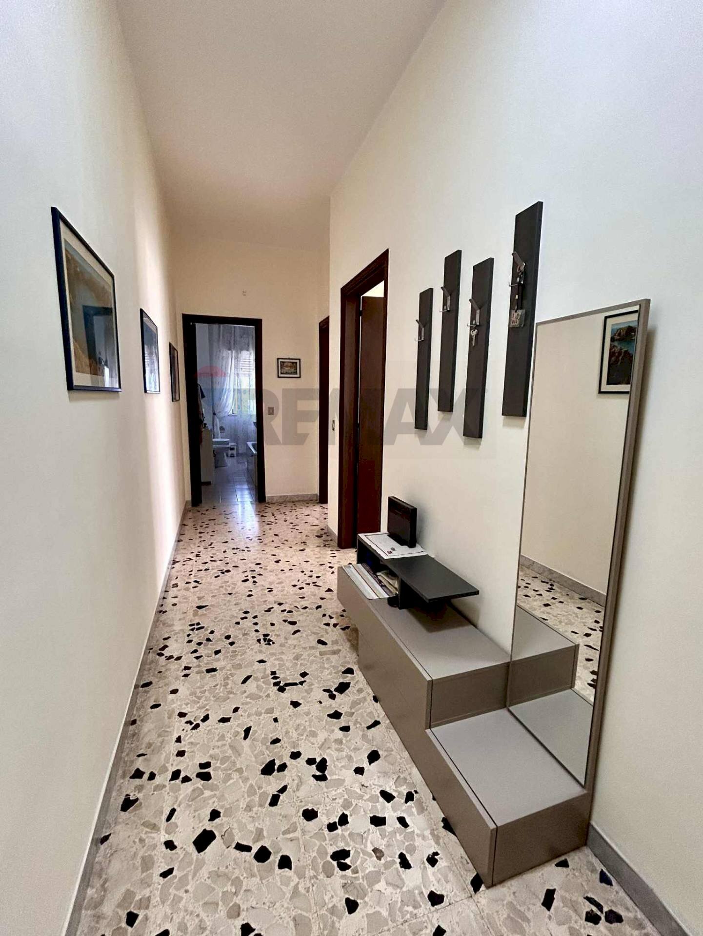 Hall / corridoio - Three-room apartment Via Nazionale
 
174, Corigliano-Rossano - photo 3