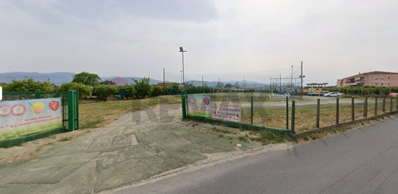 Edificio all\'aperto - Attività Commerciale Via Barletta
 
130, Corigliano-Rossano - foto 1
