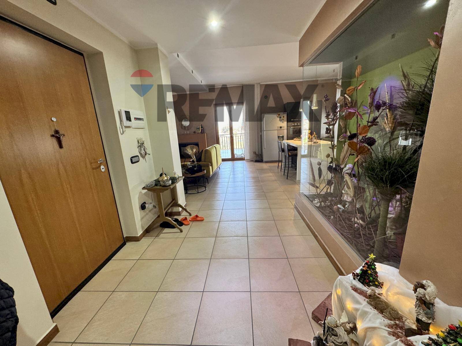 Hall / corridoio - Apartment via fior di loto
 
1, Corigliano-Rossano - photo 2