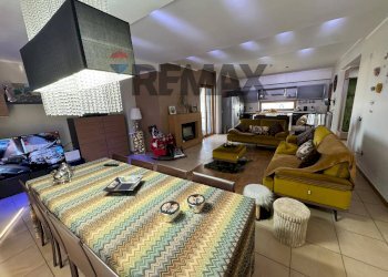 Sala da pranzo - Apartment via fior di loto
 
1, Corigliano-Rossano - photo 15