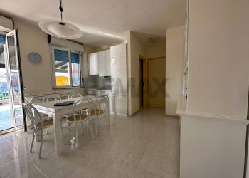 Soggiorno - cucina - Trilocale via Rosa dei Venti
 
2, Manfredonia - foto 6