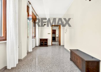 Hall / corridoio - Trilocale VIA IV NOVEMBRE
 
766, Caronno Pertusella - foto 1