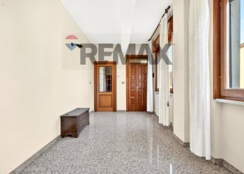 Hall / corridoio - Trilocale VIA IV NOVEMBRE
 
766, Caronno Pertusella - foto 6