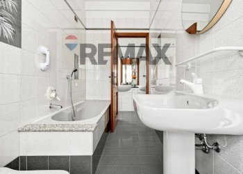 Bagno - Trilocale VIA IV NOVEMBRE
 
766, Caronno Pertusella - foto 13