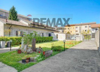 Giardino - Trilocale VIA IV NOVEMBRE
 
766, Caronno Pertusella - foto 18