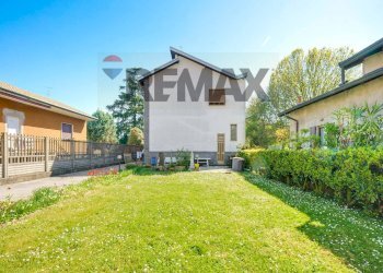 Giardino - Trilocale VIA IV NOVEMBRE
 
766, Caronno Pertusella - foto 19