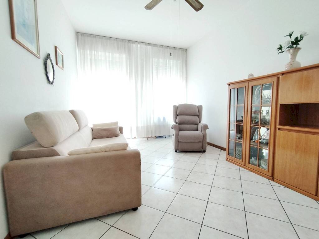 Salone - Appartamento via Aquileia, 77, Baranzate - foto 1