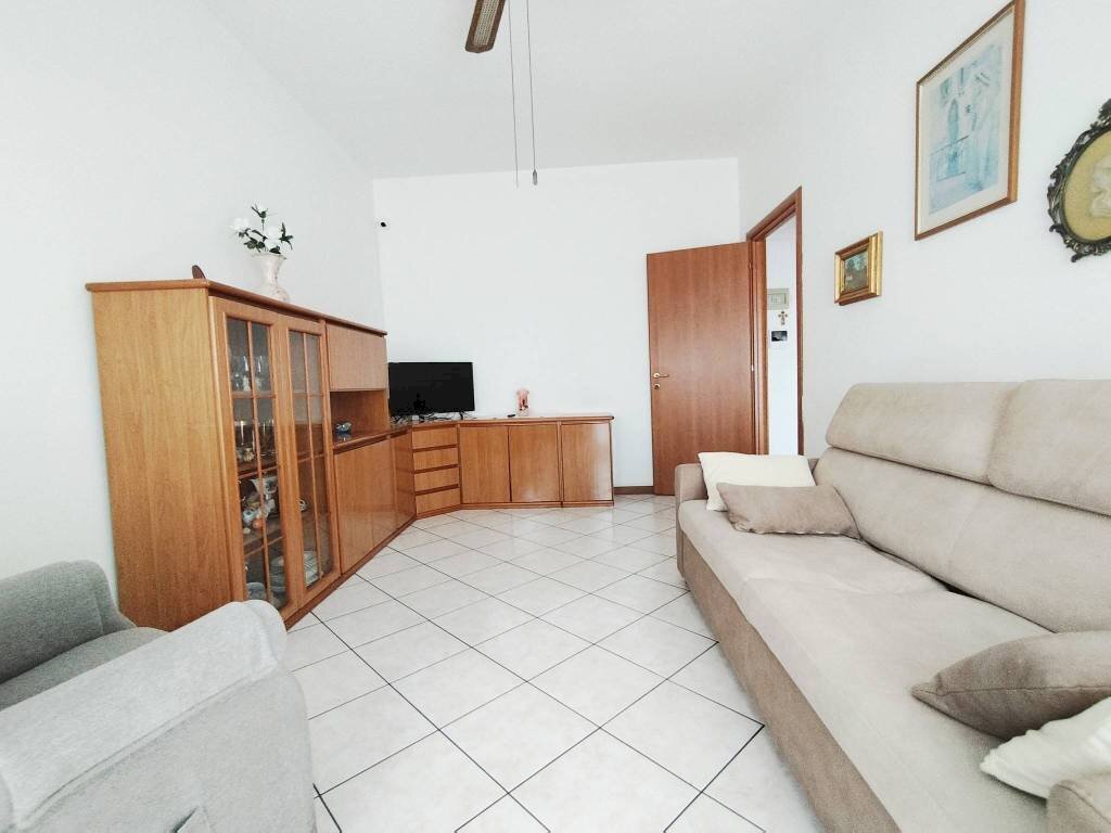 Salone - Appartamento via Aquileia, 77, Baranzate - foto 3