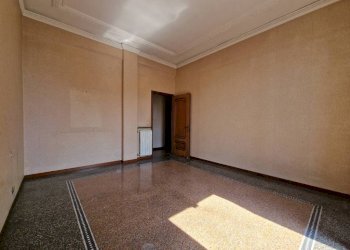 Camera da letto - Quadrilocale corso Monte Grappa, 10, Genova (zona San Fruttuoso) - foto 9