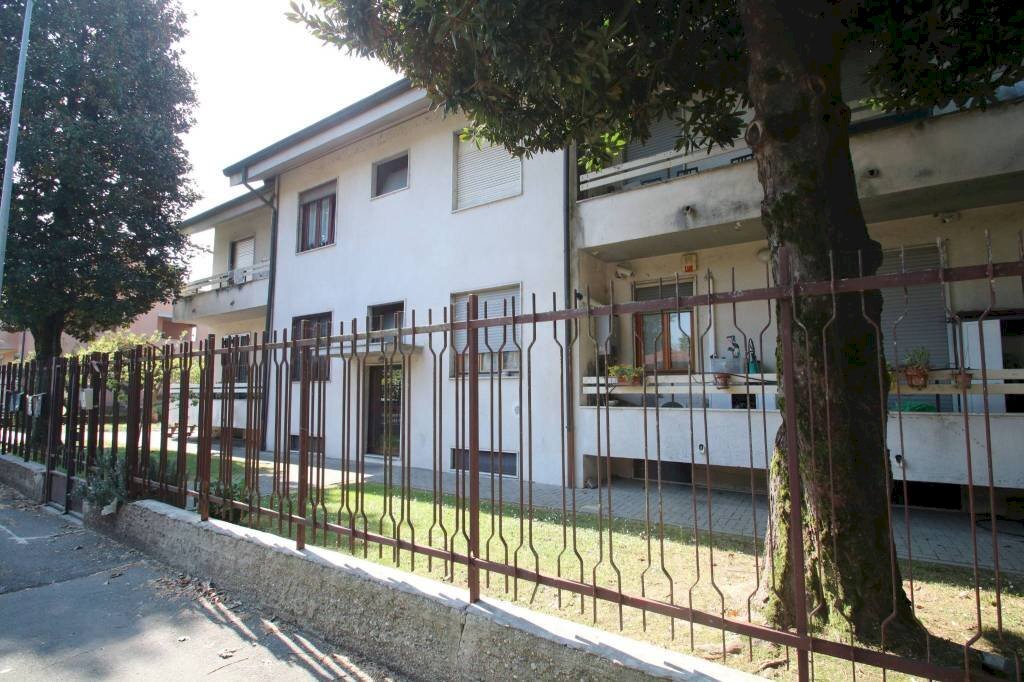 Facciata - Trilocale via Giuseppe Giusti, Rozzano - foto 1