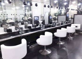 Interno non residenziale - Parrucchieri Uomo - Donna via dell'Indipendenza, Bologna (zona Irnerio) - foto 2