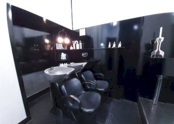 Interno non residenziale - Parrucchieri Uomo - Donna via dell'Indipendenza, Bologna (zona Irnerio) - foto 11