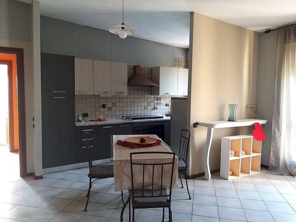 Cucina - Appartamento via Valtiglione, Isola d'Asti - foto 1