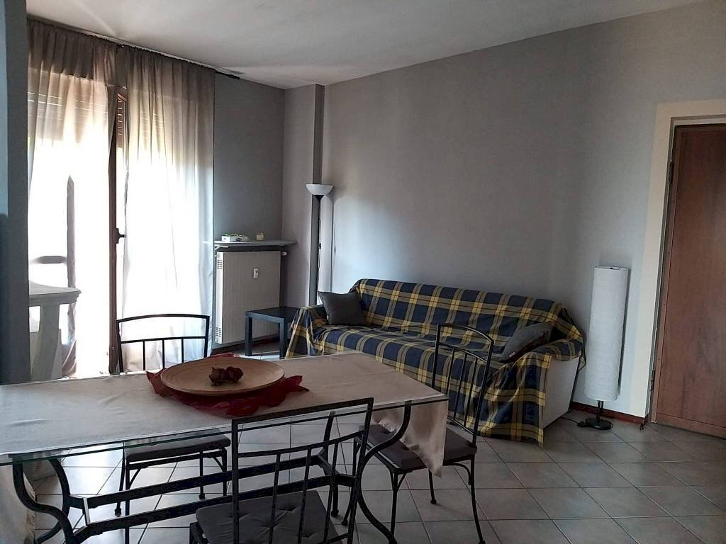 Salone - Appartamento via Valtiglione, Isola d'Asti - foto 2