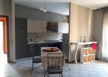 Cucina - Appartamento via Valtiglione, Isola d'Asti - foto 1