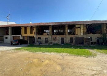 Cortile interno - Casa indipendente via Libertà, 16, Casale Litta - foto 5