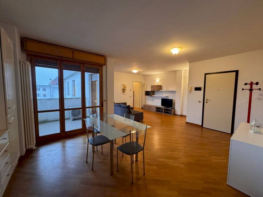 Salone - Appartamento piazza Giuseppina Strepponi, 15, Parma - foto 1