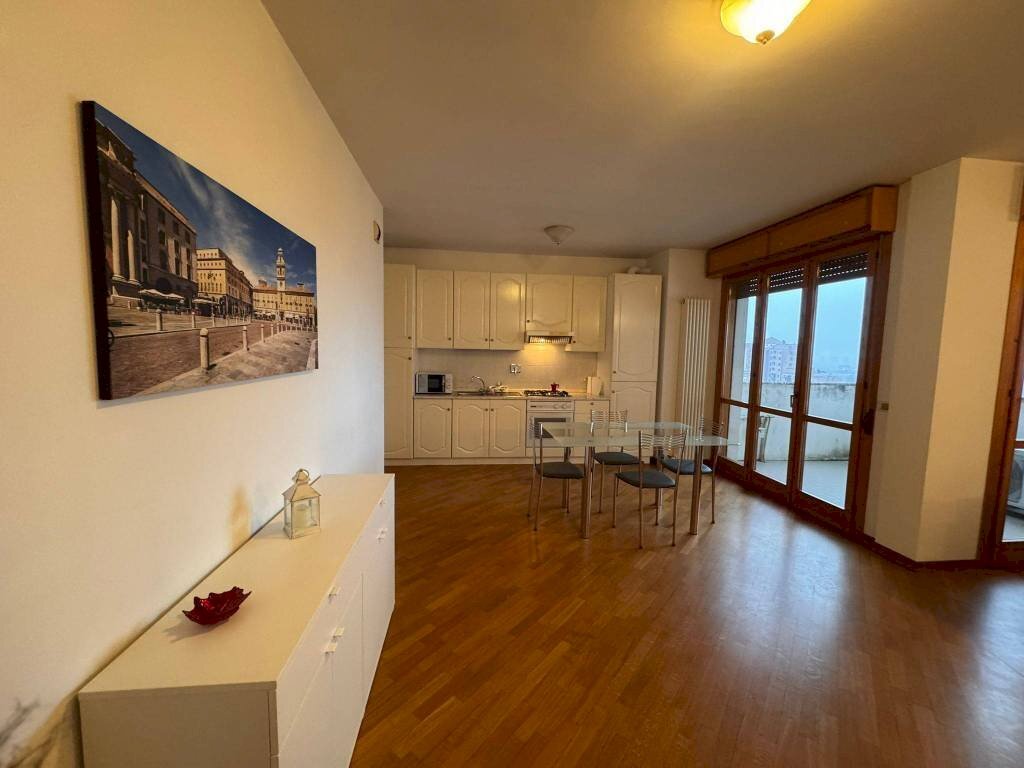 Salone - Appartamento piazza Giuseppina Strepponi, 15, Parma - foto 2