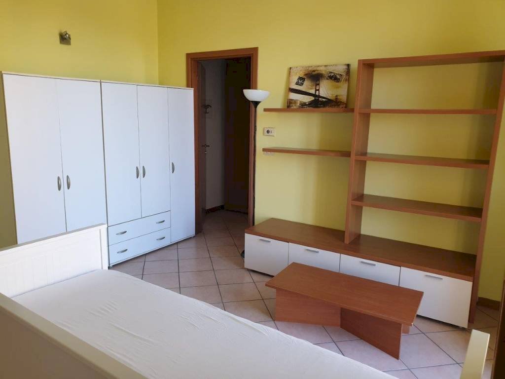 Camera da letto - One-room apartment via Emilia Est, 50, Parma (neighborhood San Lazzaro) - photo 3