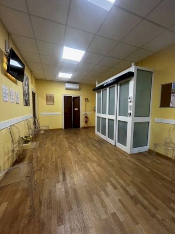 Interno non residenziale - Ufficio piazza Enrico Tazzoli, Genova (zona Sestri Ponente) - foto 3