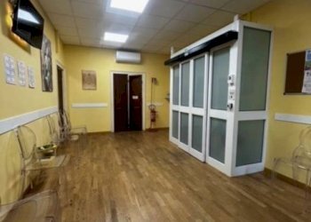 Interno non residenziale - Ufficio piazza Enrico Tazzoli, Genova (zona Sestri Ponente) - foto 3