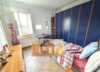 Camera da letto - Trilocale via Castelletti, Signa - foto 25